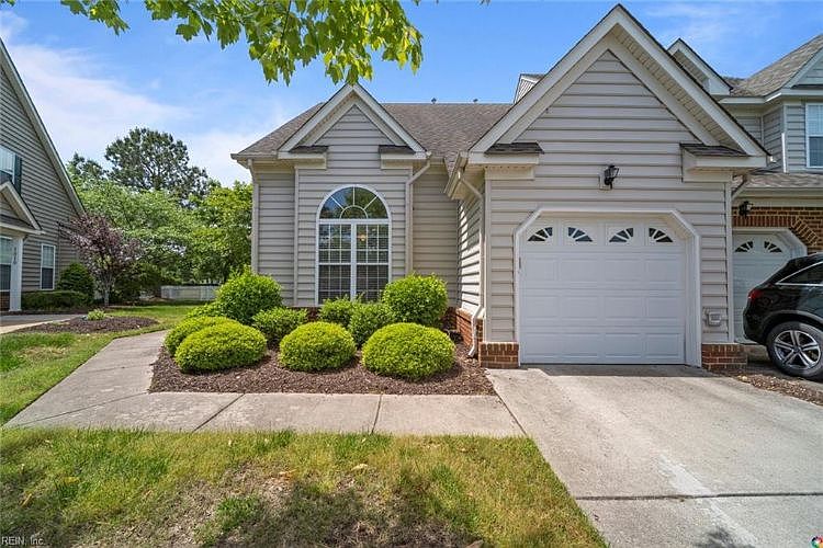 1st image of 1008 Island Park Cir