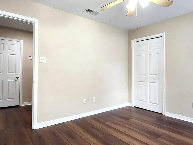 3829 Versailles Ct — Photo 15
