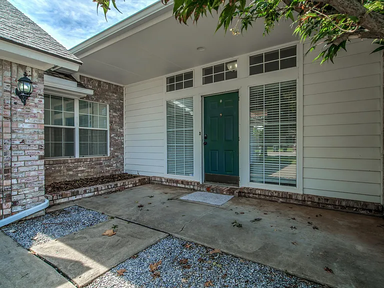 1812 Pebble Creek Blvd — Photo 4