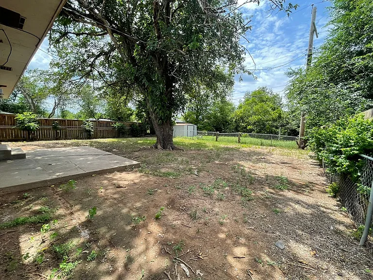 5808 NW Liberty Ave — Photo 2