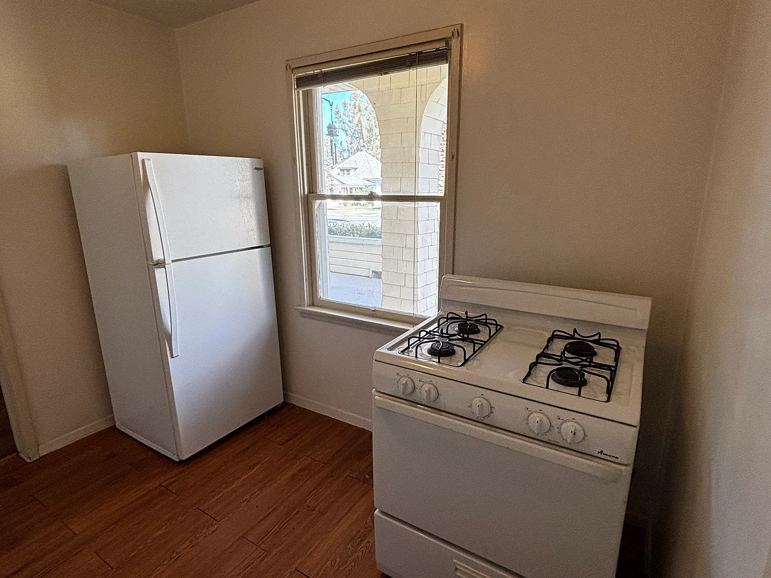 1 bed, 700 sqft, $1,900 — Photo 3
