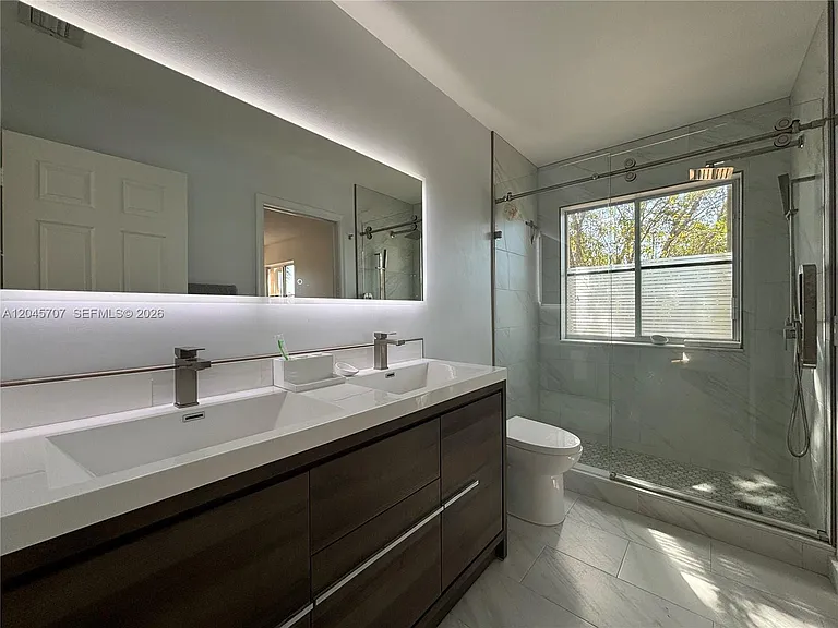 1653 Winterberry Ln — Photo 11