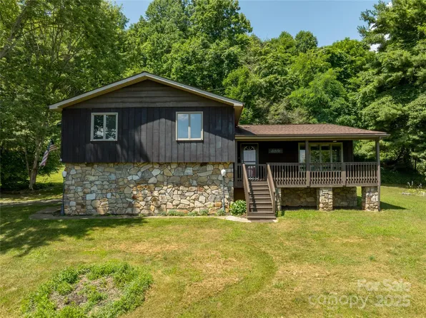 518 Acres View Dr, Waynesville, NC 28786