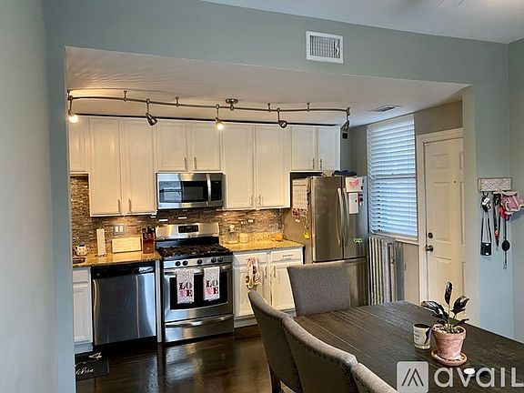 2nd image of 5007 S Prairie Ave #C