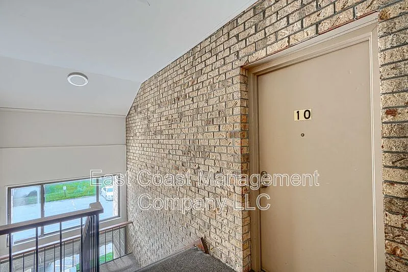 2 bed, 2.0 bath, 1067 sqft, $1,895 — Photo 3