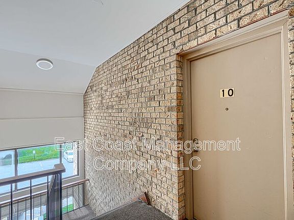 3rd image of 3928 Rolling Rd #10