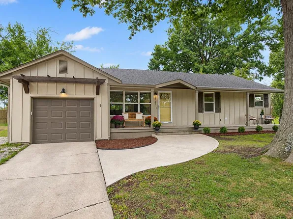 15012 Broadmoor St, Overland Park, KS 66223