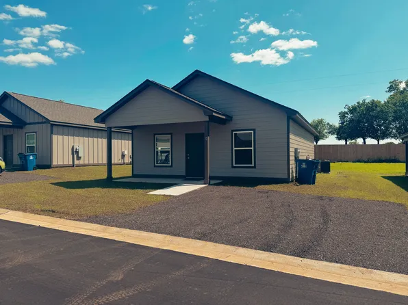 130 Rodeo Ln, Atmore, AL 36502