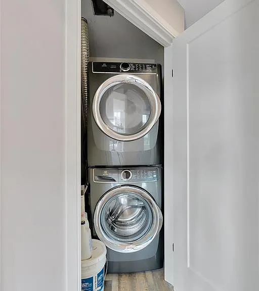 75 Riverside Dr E #1902 — Photo 26