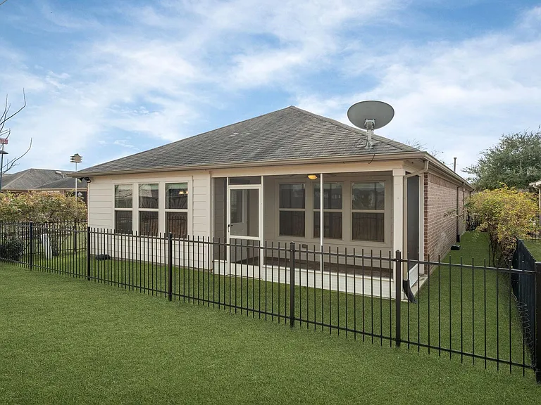 2811 Cone Flower Dr — Photo 37