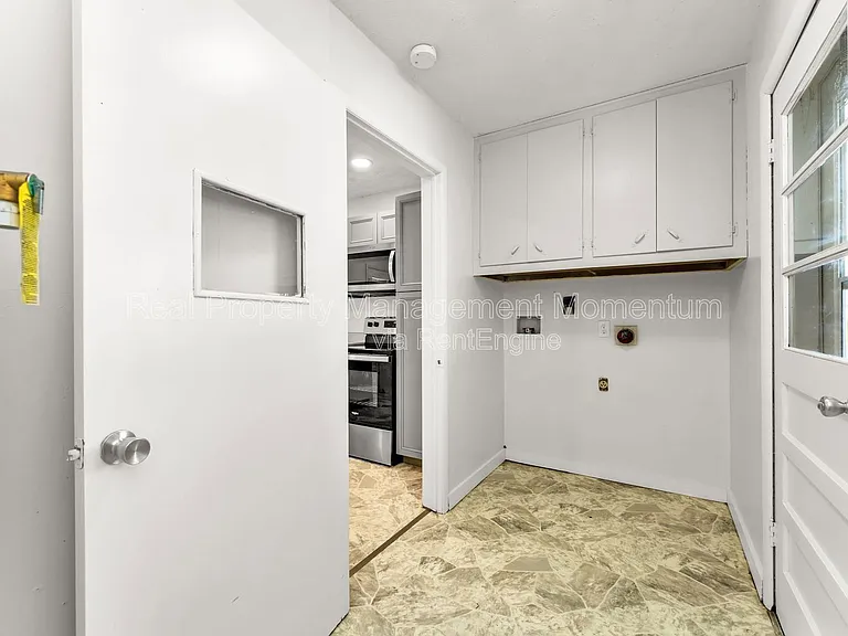 1610 E Nora St — Photo 9