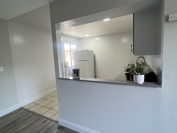 4th image of 1230 W 105th St