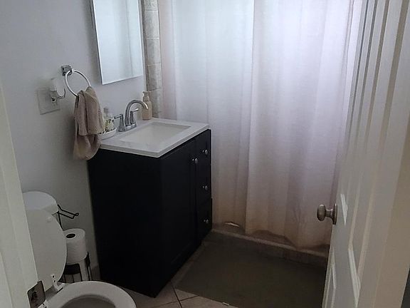 Bathroom with Shower/Tub
