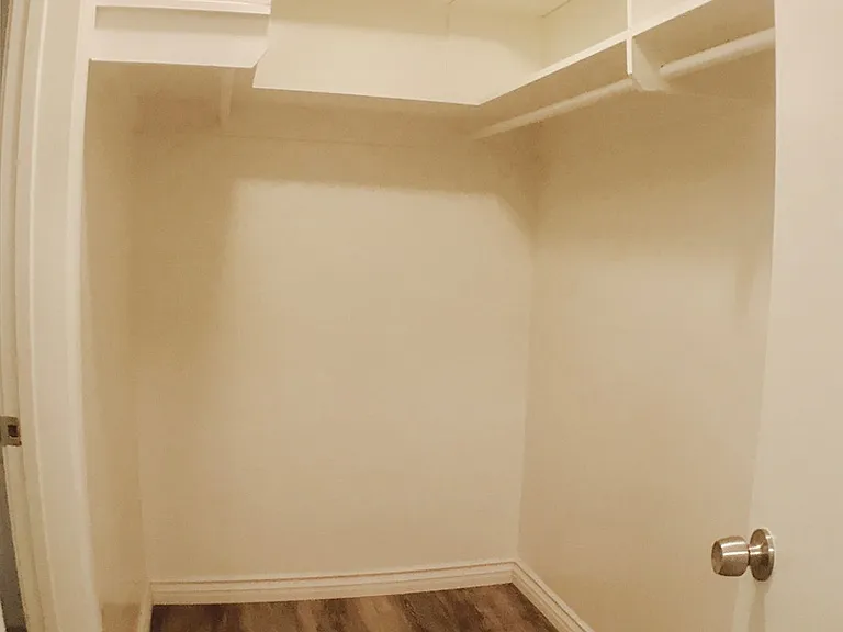 Large Studio with a full kitchen and Bath One Parking space included — Photo 5