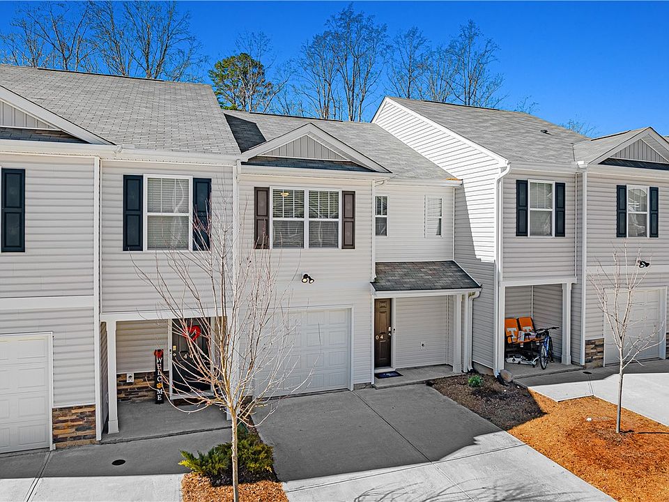 1st image of 404 Oakmont Valley Trl