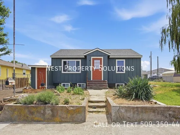 223 5th Ave SE #B, Soap Lake, WA 98851