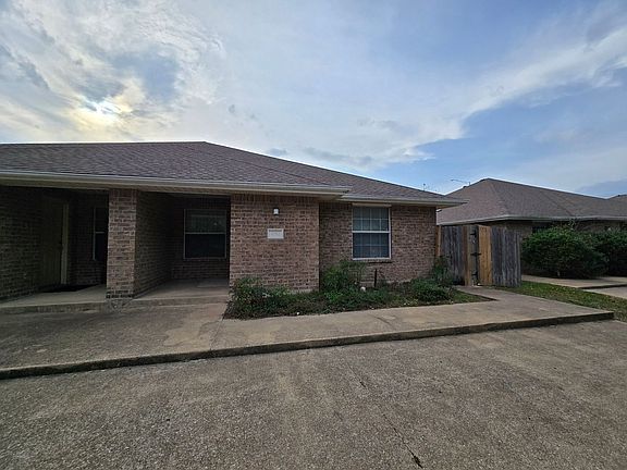 2nd image of 3752 Oldenburg Ln