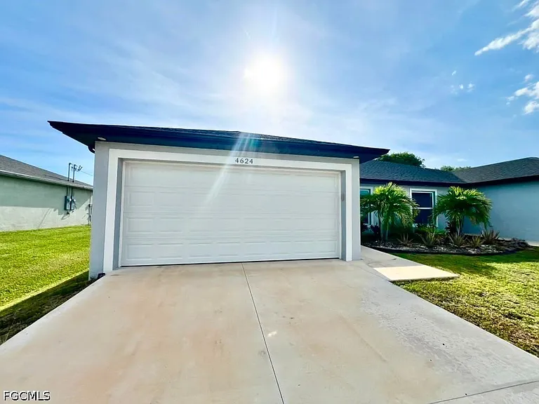 4622 SW 7th Pl — Photo 32