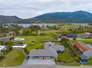 13069 Buchanan Ln, Mount Vernon, WA 98273