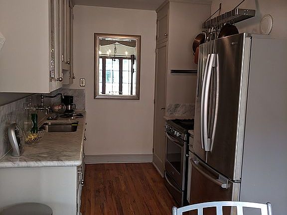 5th image of 1050 N Washington St #304