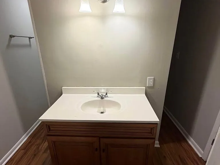 453 Dorchester Dr — Photo 9