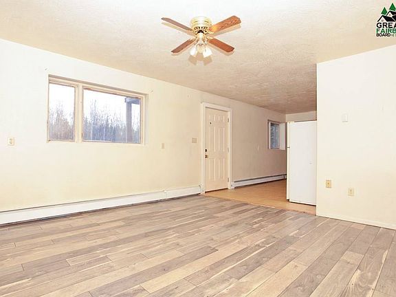 2nd image of 2084 Jackson St