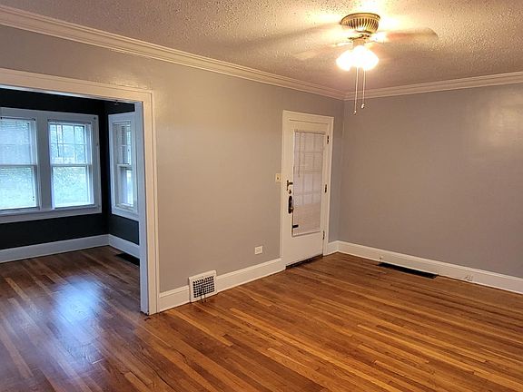 4th image of 2185 Glenbury Ave