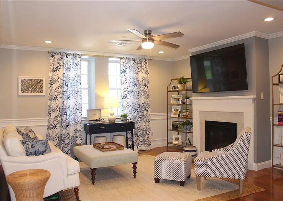 7 Mount Hope Ave #204