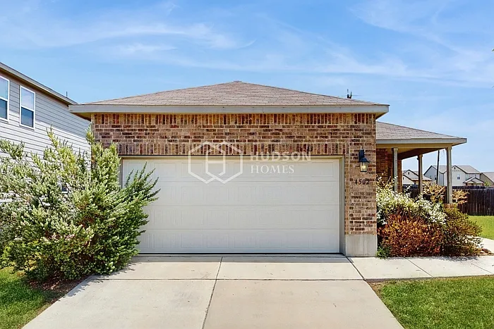 3 bed, 2.0 bath, 1234 sqft, $1,490 — Photo 1