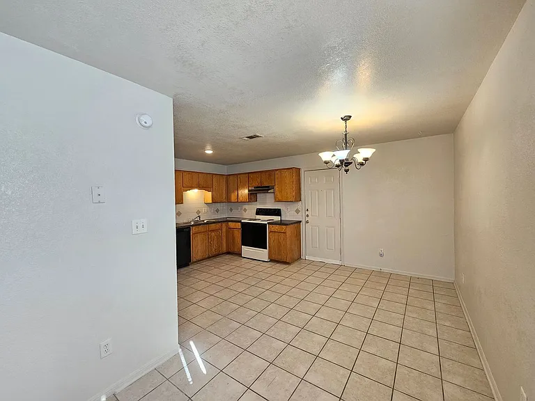 3003 Cantabrian Dr #D — Photo 8