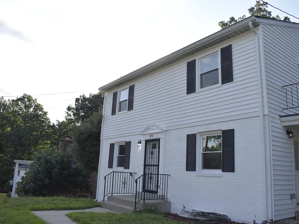 2112 Patrick St