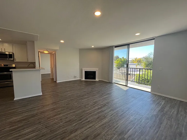 5235 Kester Ave — Photo 46
