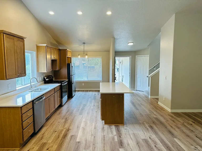 710 SE 135th Ct — Photo 11