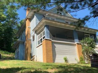 96 Pennsylvania Ave, Cameron, WV 26033