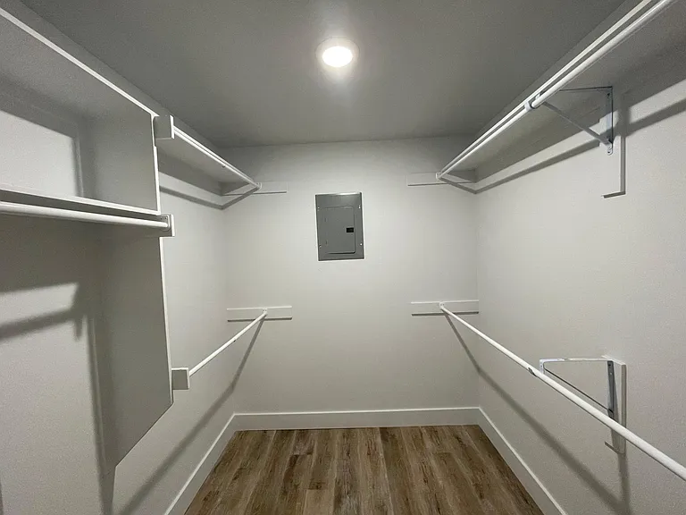 600 E Market Ave #1 — Photo 6