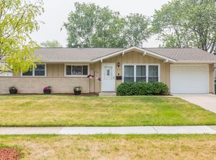 415 Audubon Rd, Streamwood, IL 60107