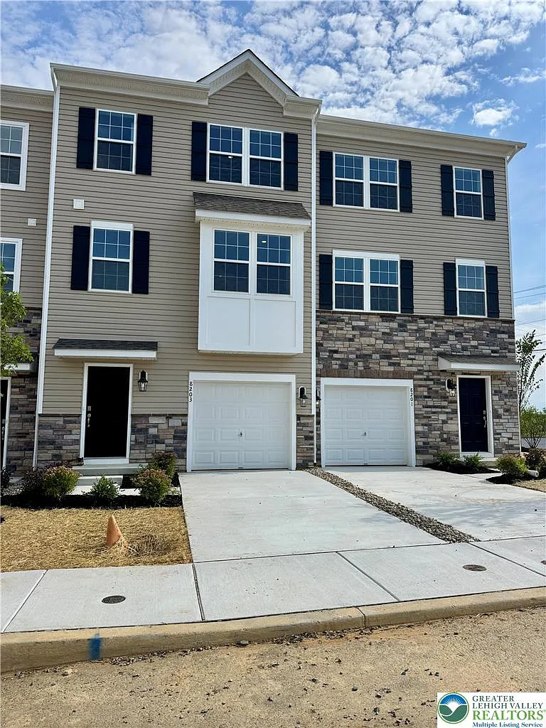 3 bed, 2.5 bath, 1969 sqft, $2,800 — Photo 3