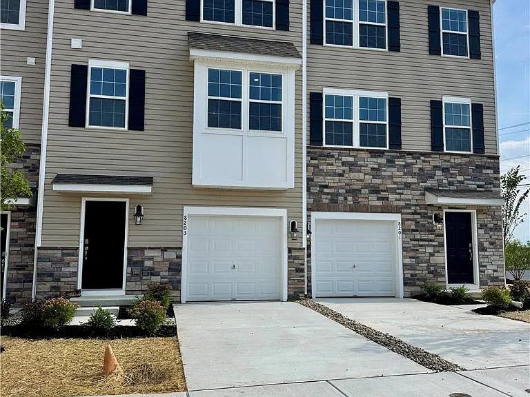 8203 Alexander Ct — Photo 3