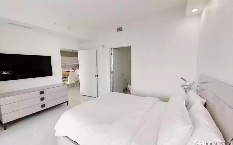 1st image of 851 NE 1st Ave Unit 2713