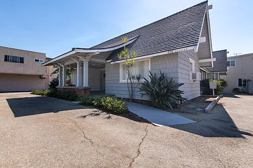 200 W Maple St #A Photo 1