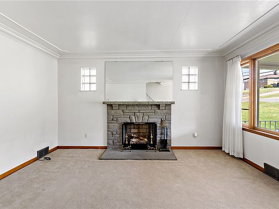 4th image of 220 McClelland Rd N