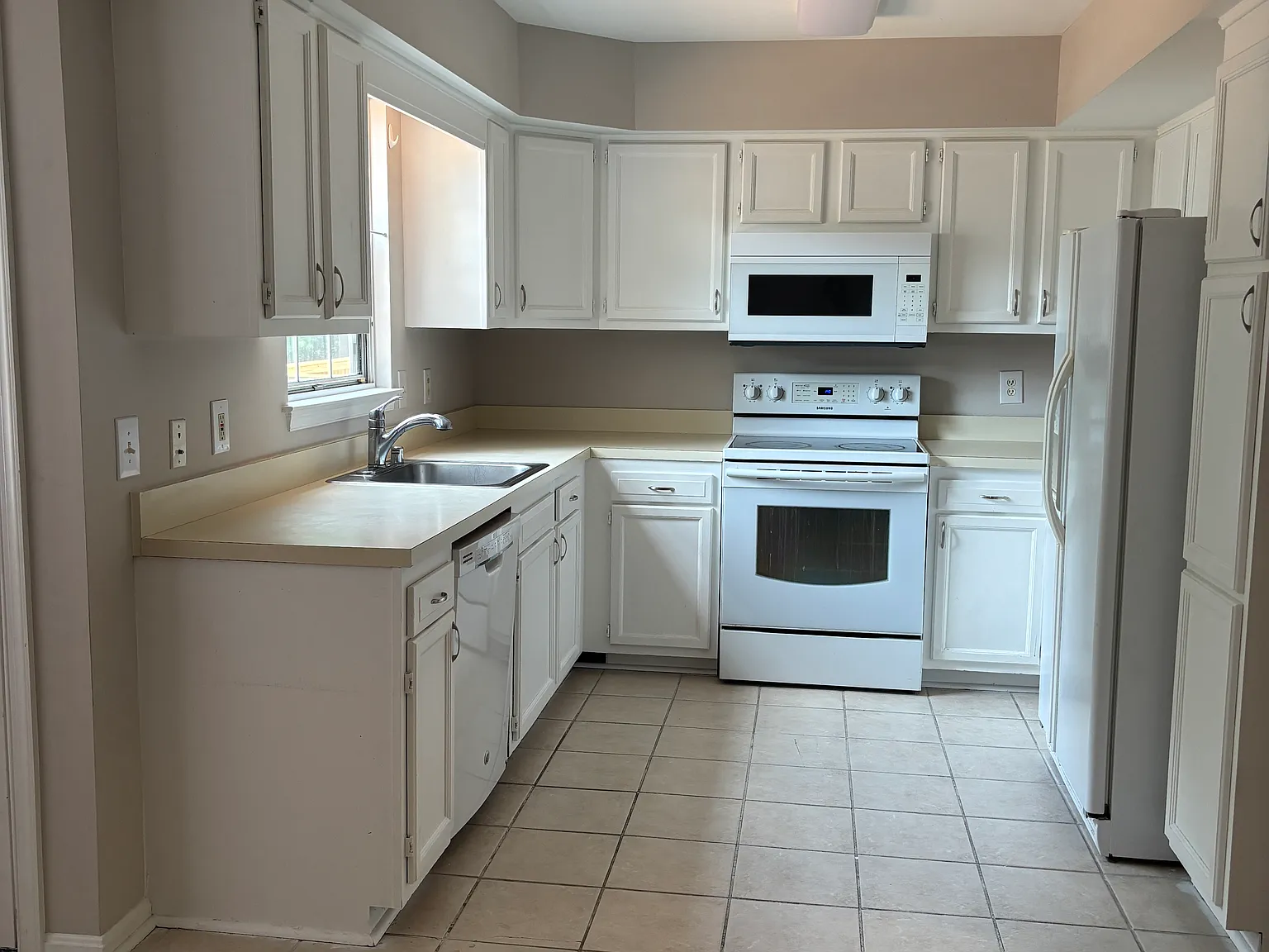3 bed, 3.5 bath, 1452 sqft, $2,800 — Photo 3
