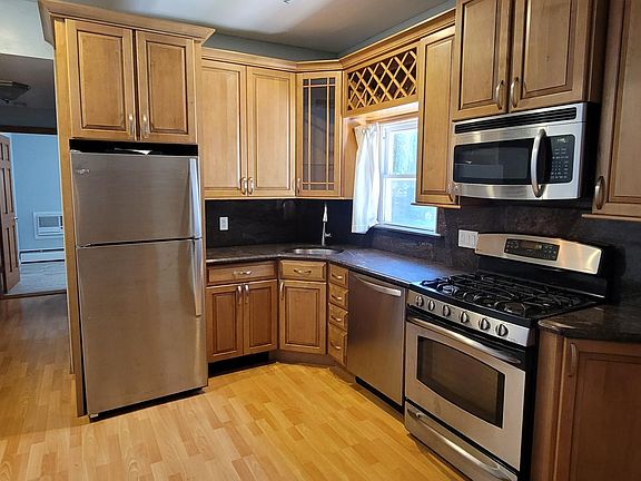 2nd image of 105 Pearsall Ave Floor 1