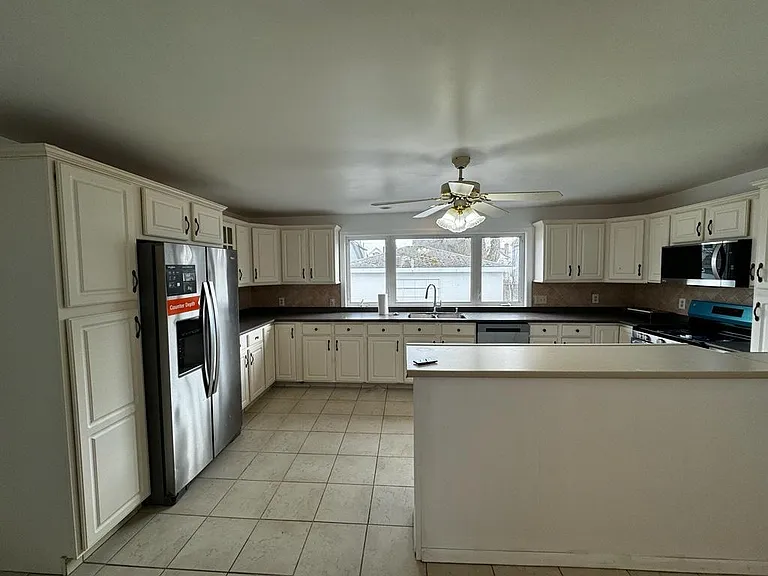 131 Webster St #1 — Photo 3