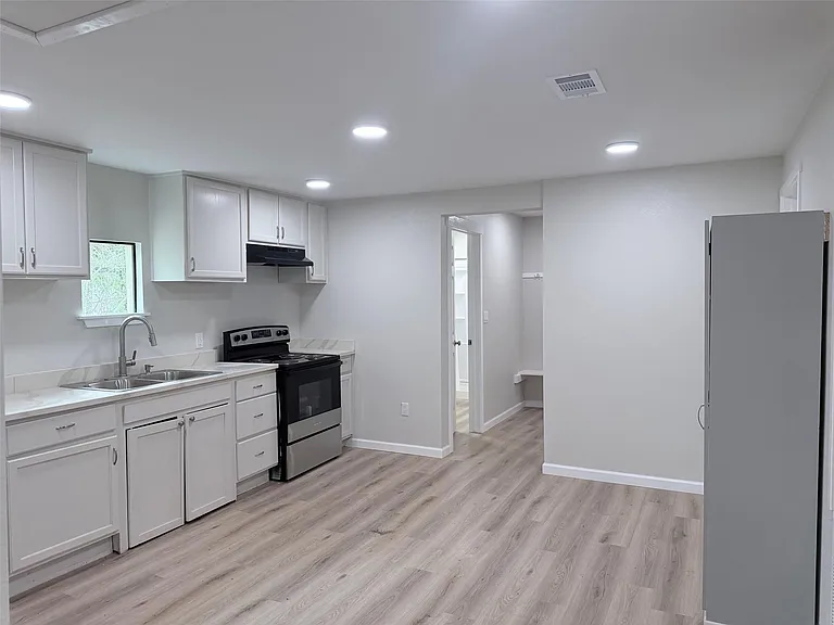 403 Taylor St — Photo 6