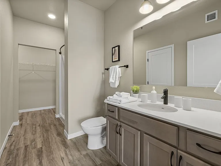10Bedrock Apartments — Photo 12