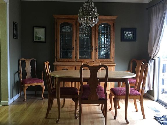 Dinning room with hardwood floors