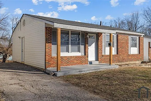 10432 Royal Dr — Photo 2