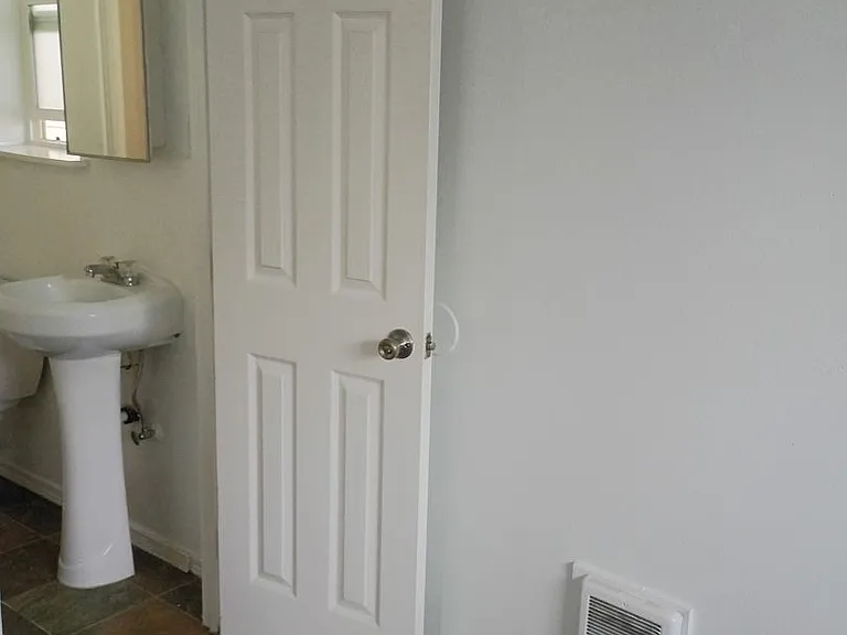 Vessey Park Apartments — Photo 41