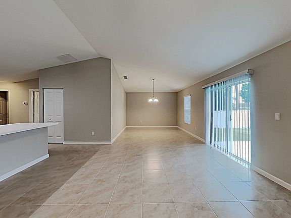 3rd image of 202 SW North Quick Cir